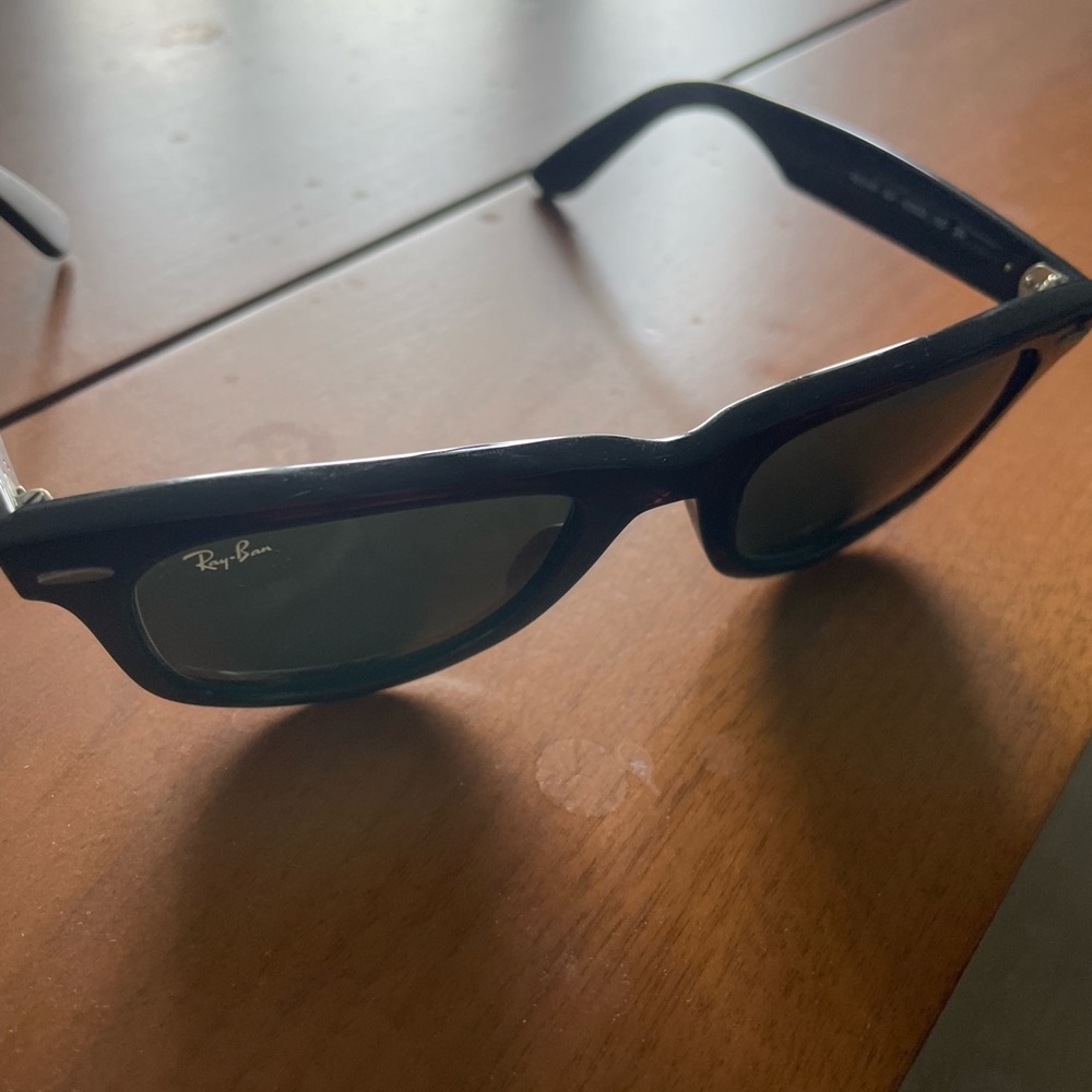Ray Bayns Wayfarer sunglasses